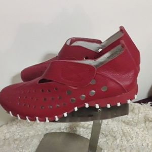 Litfoot red shoes